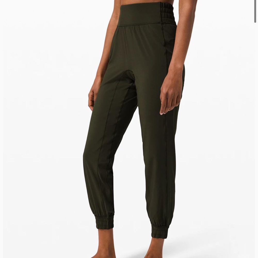 Lululemon Sunsetter Jogger 28” Black size 4